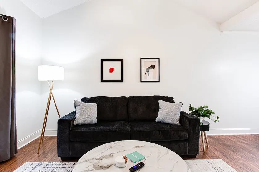 5 Min Drive to Dorm, W/D, Quiet, Kitchen, Wi-fi - Image 1