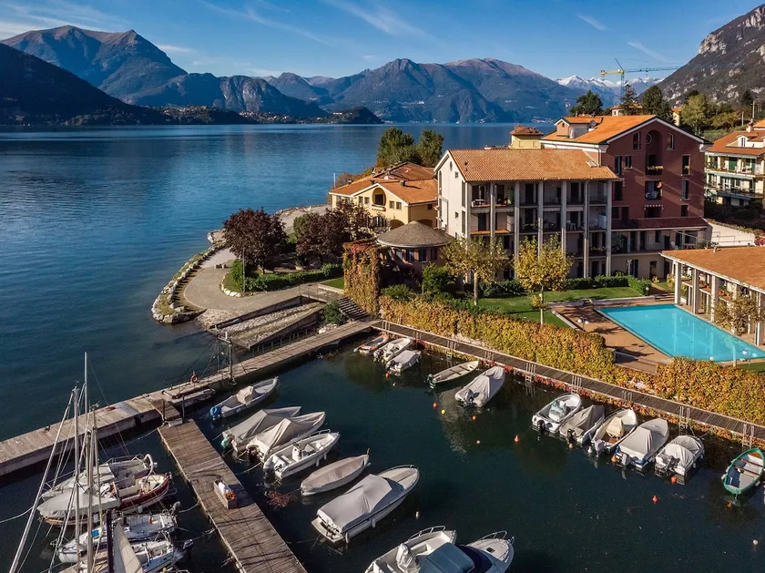 Lake view penthouse in a complex with swimming pool - Image 1