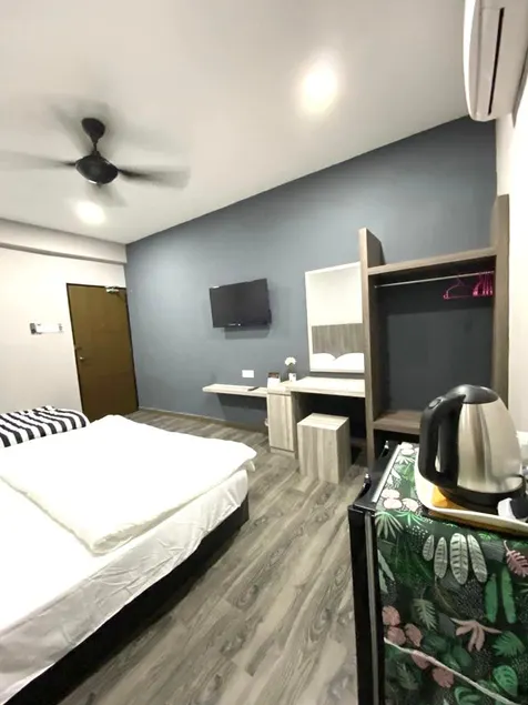 Entire Modern Guest Suite R3 - Image 1
