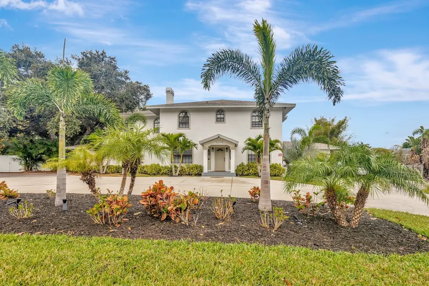 Huge 8BR w/HTD Pool, Ensuites, Games, Near Beach - Image 1