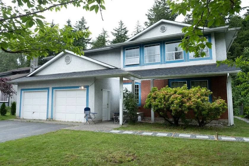 Unique style 4 bedroom house - Image 1