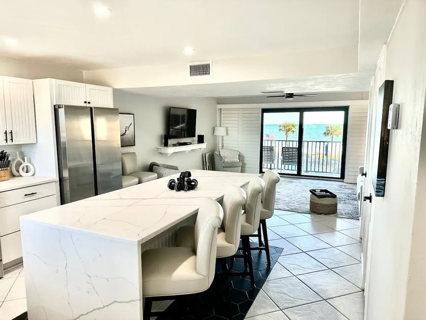 Sophisticated Oceanfront Luxury Condo - Image 1