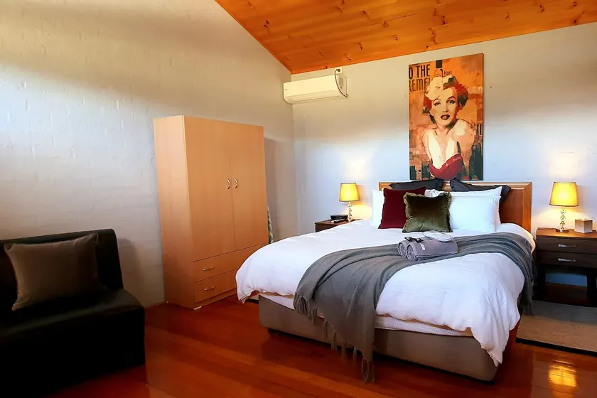 Luxury Self Contained Apartment in Gloucester - Image 1