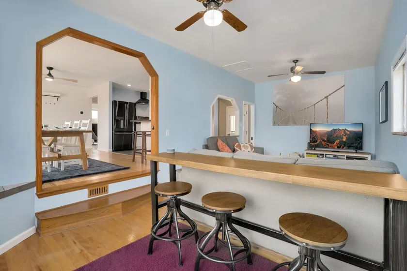 Bumble Bee House - Spacious & Comfy - Image 1