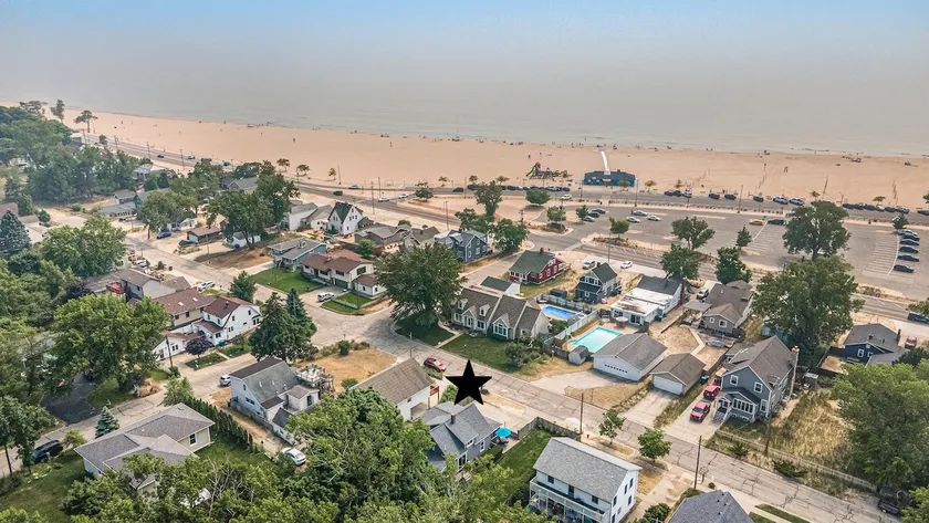 Beachside Bliss: Hot Tub, Tiki Bar, Sauna, Arcade! - Image 1