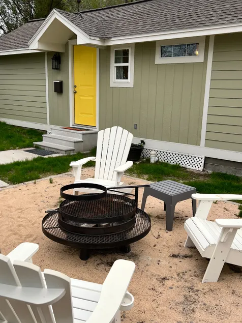 Riverside Park Cottage - Image 1