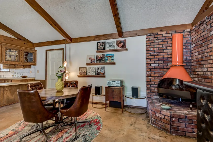 That 70's House - Image 1