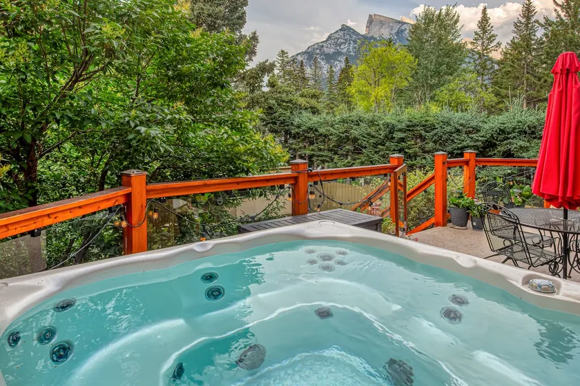 B&B on Mountain Lane - Private Hot Tub & Sauna - Image 1