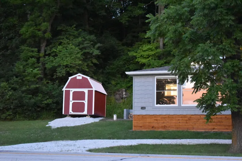 Recently remodeled Nauvoo home, 7 acres on the river - Image 1