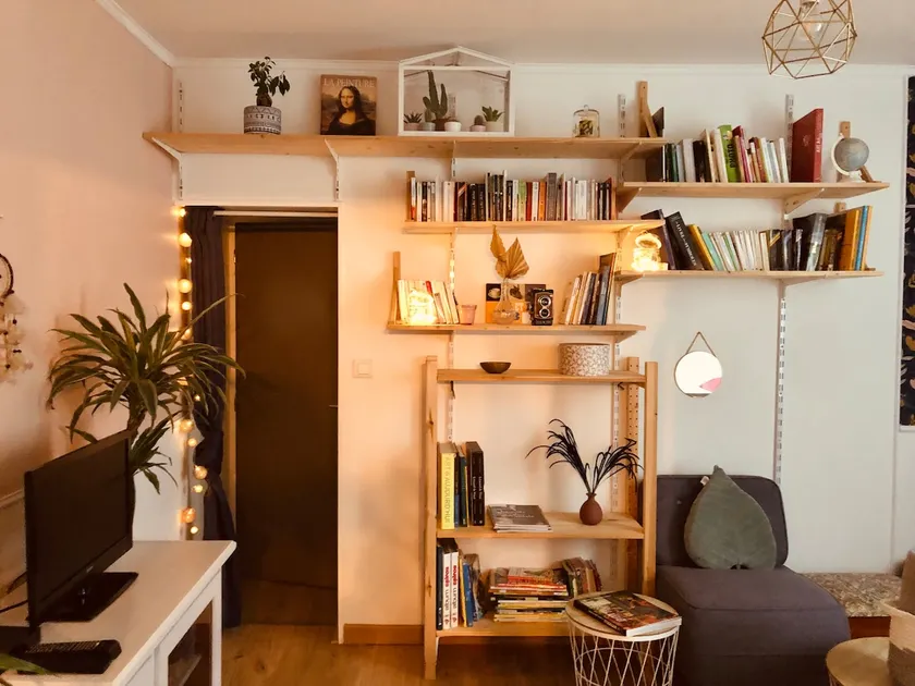 Atypical & Warm, with Courtyard • Free Parking - Image 1