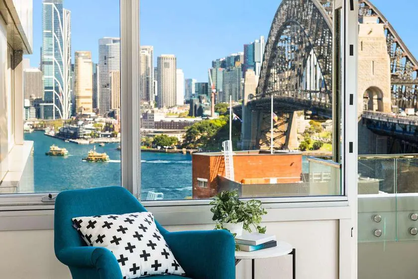 Retro, 5-Star Harbour View,Free Parking, SuperHost - Image 1