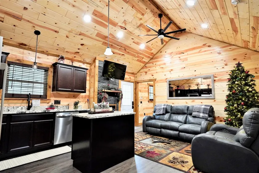 Homey 2 BR Cabin - Image 1