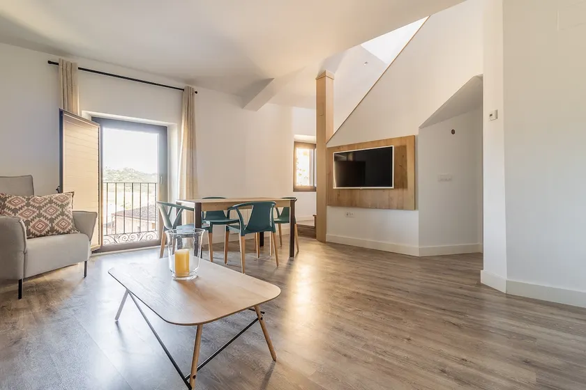 Cozy apartment with views and a private terrace - Image 1