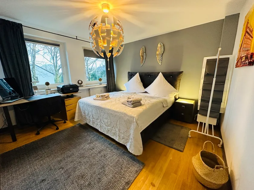 stylish and cozy-central- a great home! - Image 1