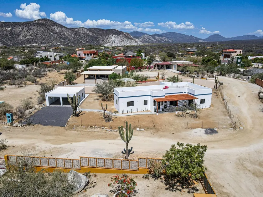 Casa Esquina in Los Barriles (Corner House in Los Barriles) - Image 1