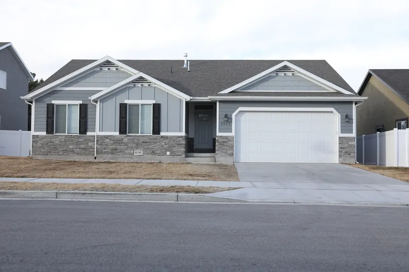 Spacious 6-Bedroom Home with 6 King Beds - Image 1