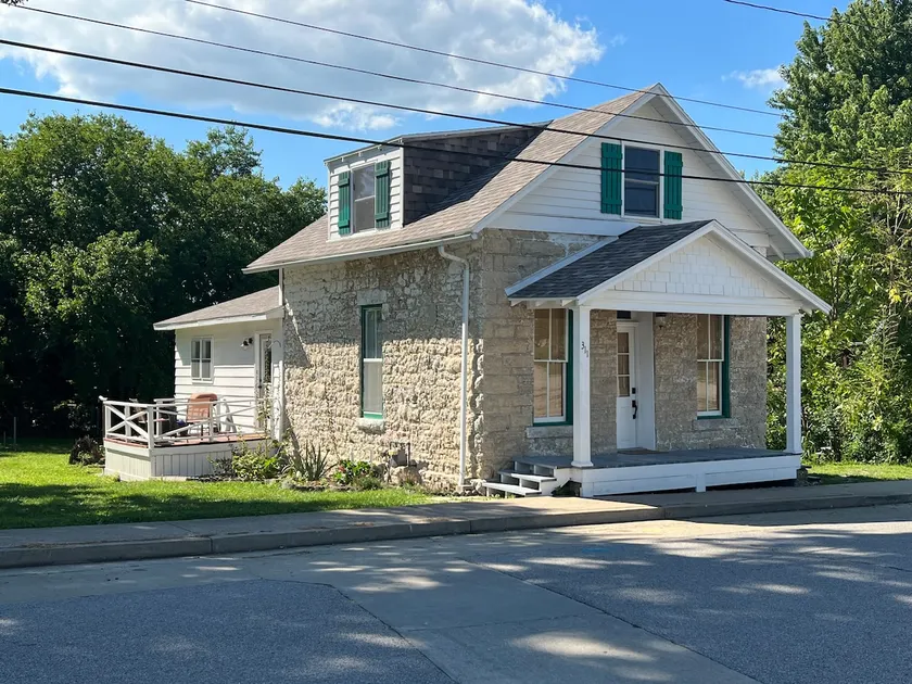 Restored cottage built in 1906 (2 bed/2 bath) - Image 1