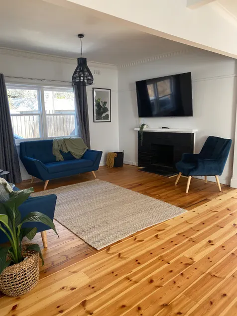 New light filled tastefully decorated Residence. - Image 1
