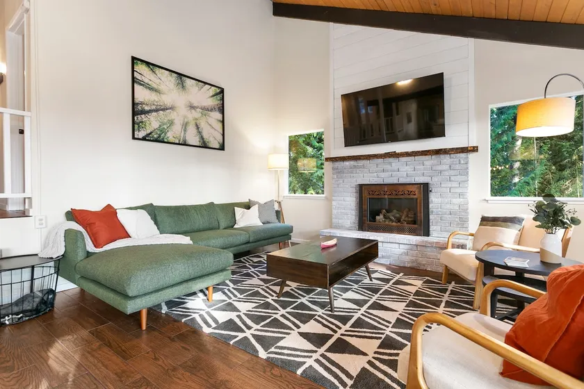 Charming Mid-century Home w/ Lake Views & HOT TUB - Image 1