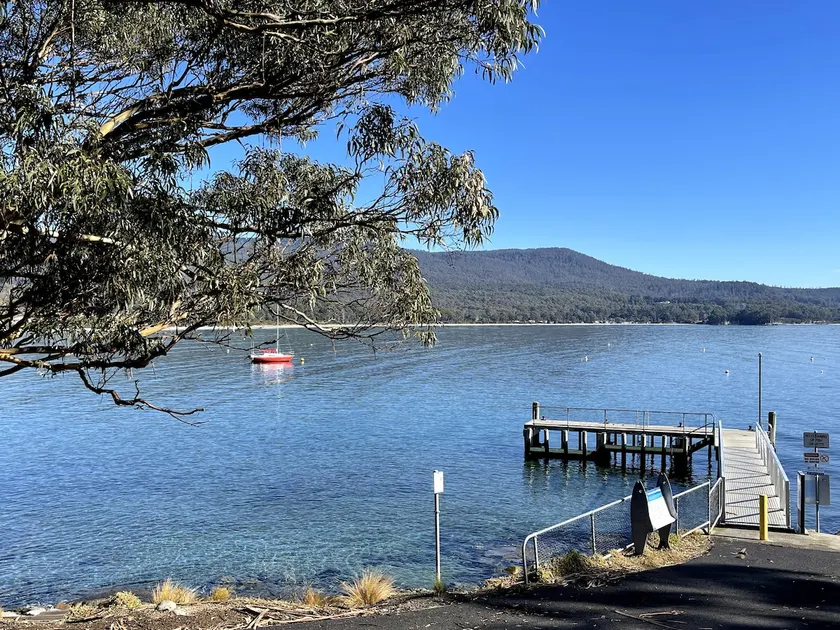 Beautiful waterfront cottage with stunning views - Image 1