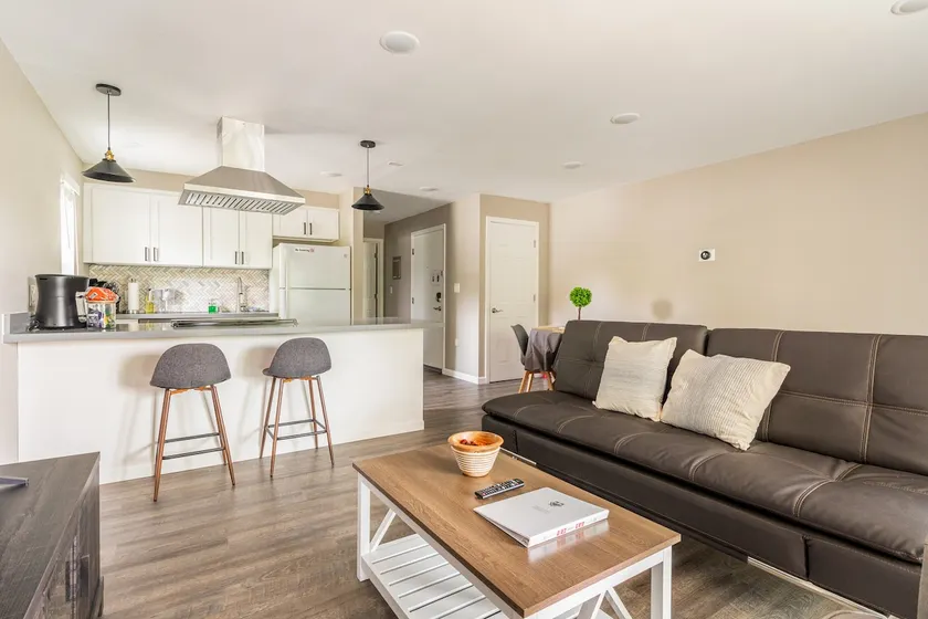 Real Gem in Renton! Location, Convenience. - Image 1