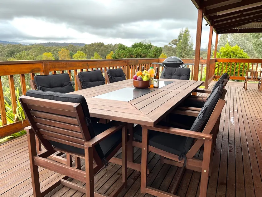 Country 3 bedroom home, games entertainment barn. - Image 1