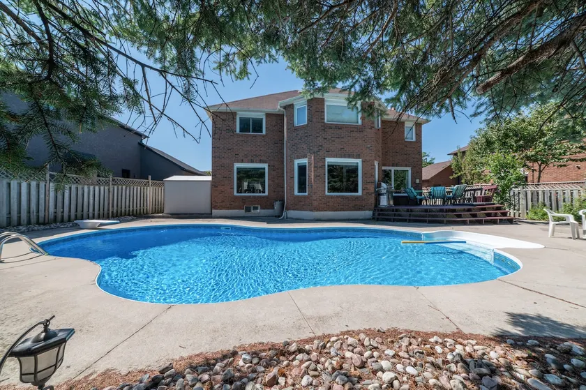 Family vacation home with Pool-Toronto - Image 1