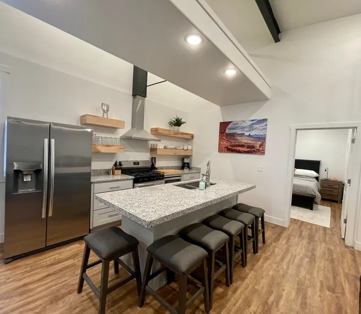 National Parks | Hot Tub | Downtown | Sleeps 8 - Image 1