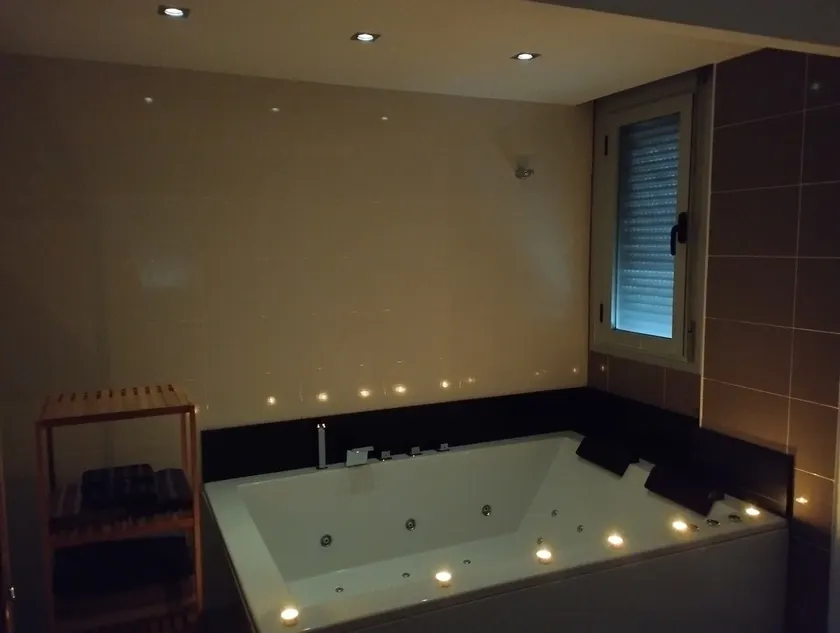Penthouse with whirlpool, terrace, and swimming pool - Image 1