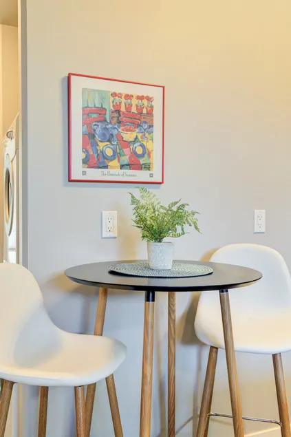 Arlo - Bright 2BR | Parking | Near Downtown & UofS - Image 1