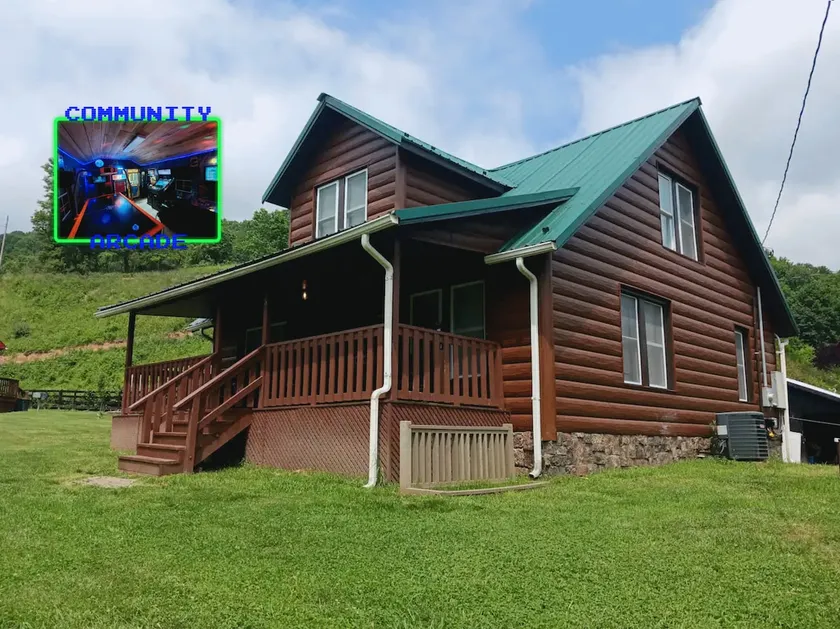 Wild Horse Lodge at Highland Hideaways near Grayson Highlands - Arcade/Theater - Image 1