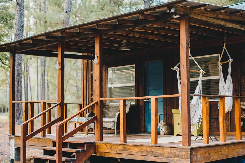 Cozy Cabin by the Creek - Image 1