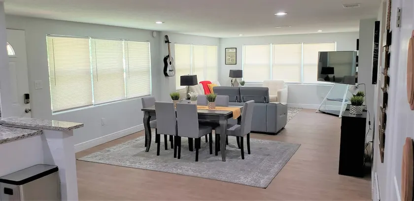 Explore Amazing Sanford in Cleanliness & Comfort - Image 1