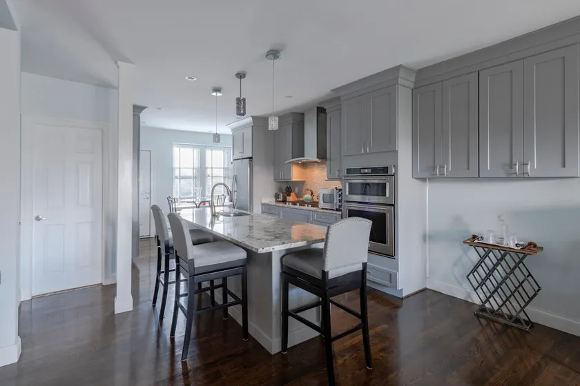 BC/BU - Beautifully Renovated Penthouse 3-BR/2-BA - Image 1