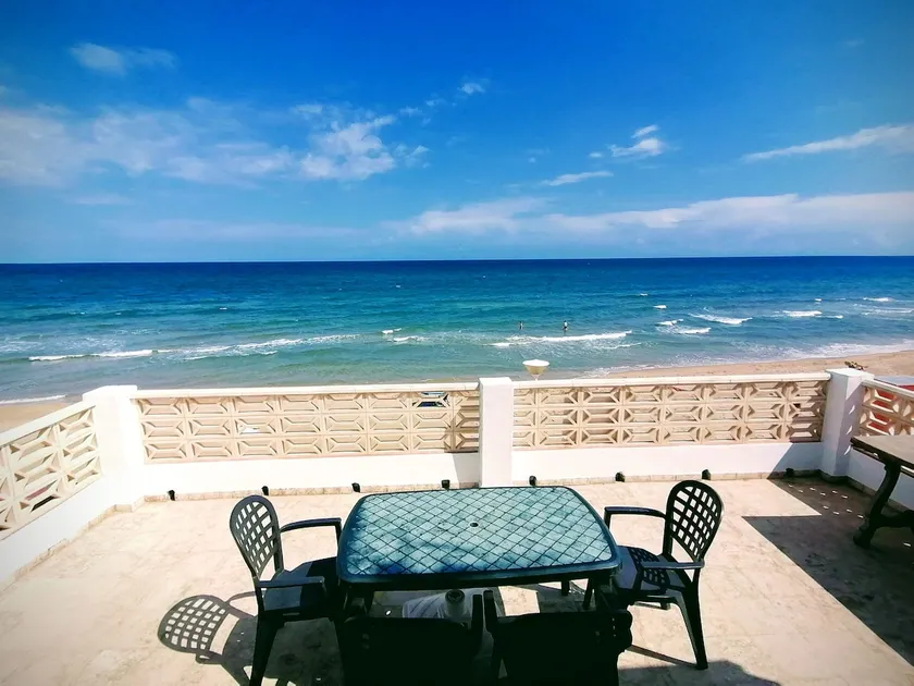 Large terrace with stunning sea views - Image 1