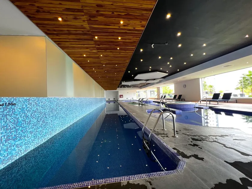 Private terrace, swimming pool, jacuzzi, gym, and 100 WIFI. - Image 1