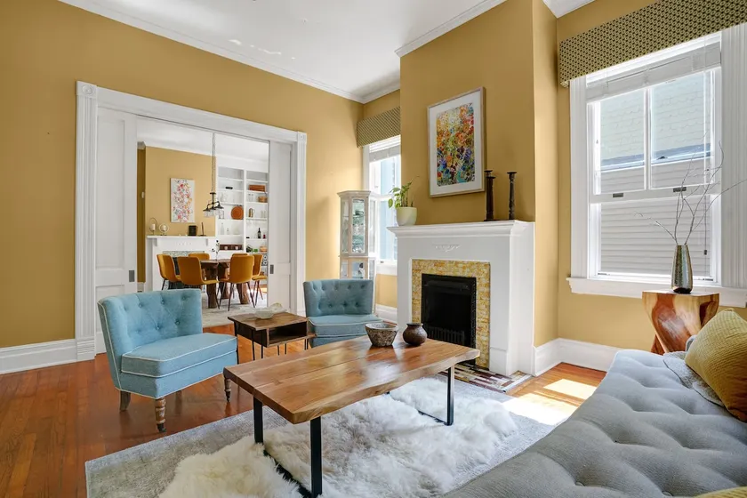 Lovely Historic 2 BD Riverwalk Apartment! - Image 1