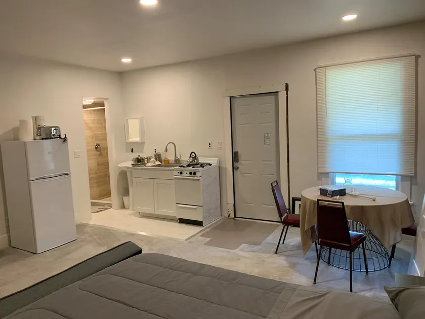 Studio Suite near CAT, OSF and Carle hospital. - Image 1