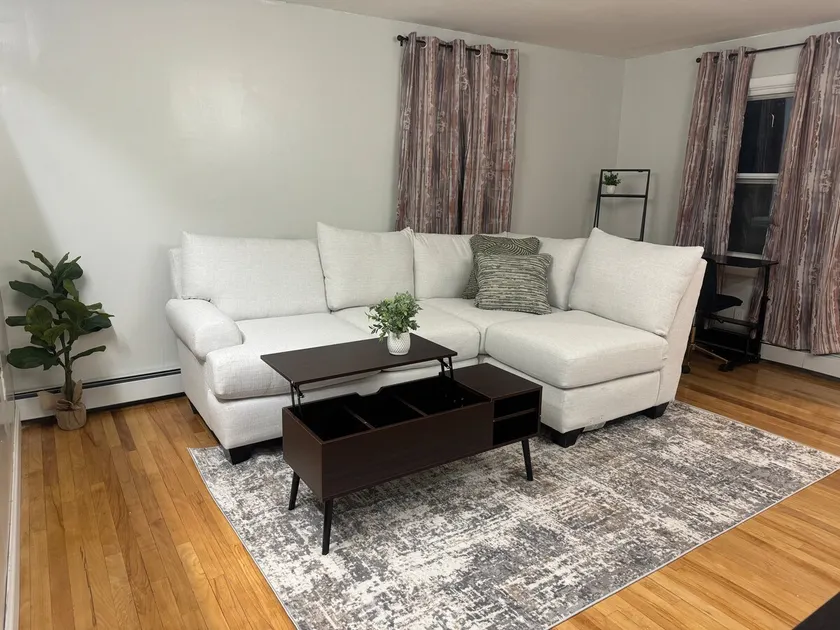 Entire 3 BR apartment in Winslow - Image 1