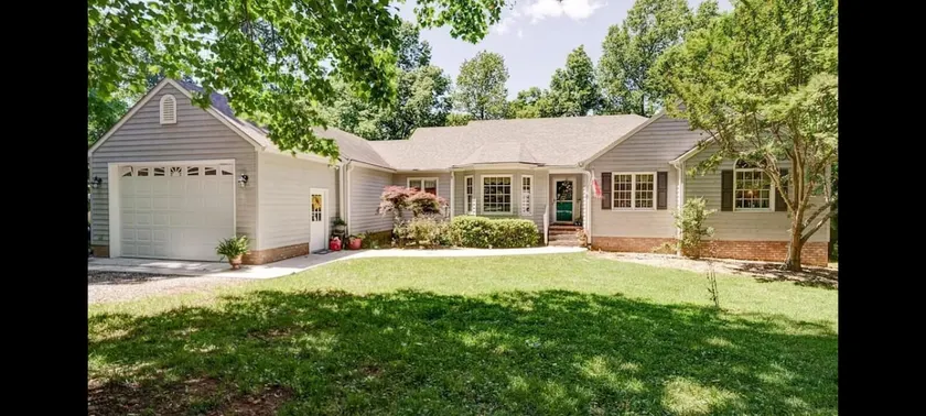 Poppey's Family Lake Home - Image 1