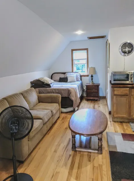 Pembroke - 1 bd, Loft with 1 free park space - Image 1