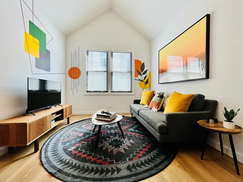Peaceful Modern Full House in Trendy Bridgeport - Image 1
