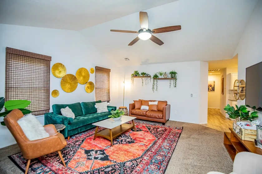 Beautiful Bohemian Home, Minutes from Everywhere - Image 1
