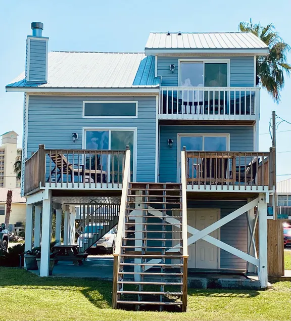 Updated house on lagoon! Quick walk to the beach and beautiful water view! - Image 1