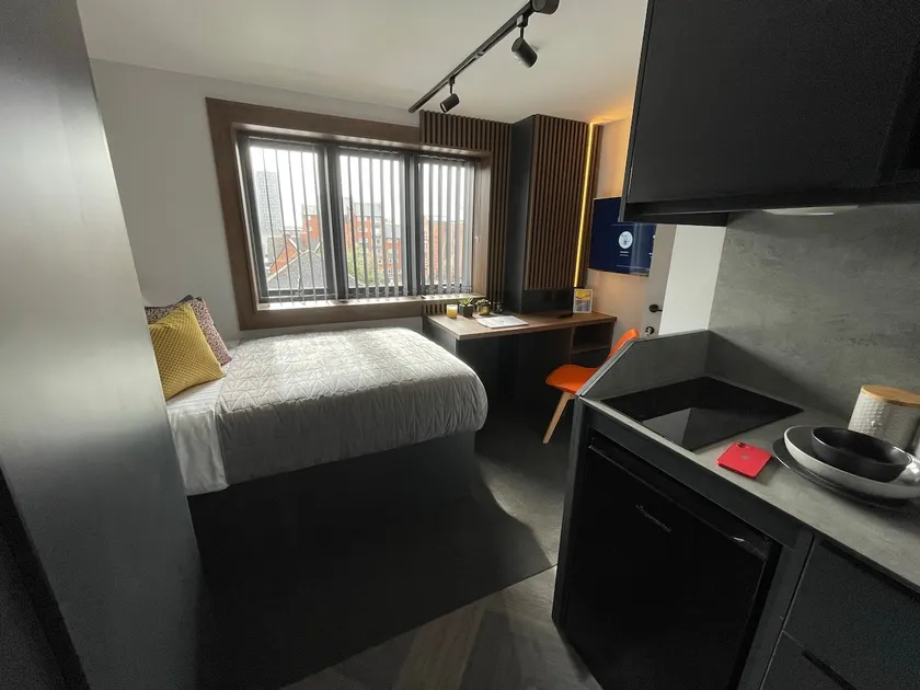 Stylish 4B Studio • Walk to DMU & Royal Infirmary - Image 1