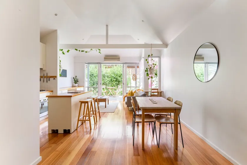 Lemon Cottage: Sunny Urban Retreat - Image 1
