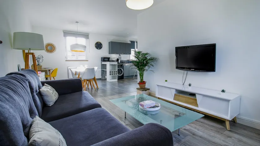 Snug stay · Animal friendly · Garage + parking - Image 1