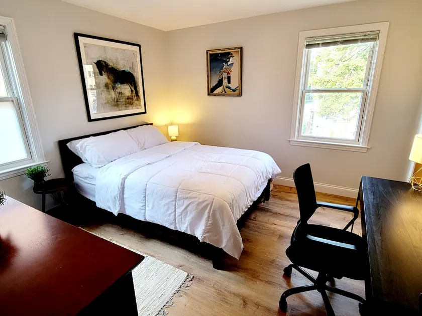 Charming 2 bed/1 bath apt- walk 2 train/store/rest - Image 1