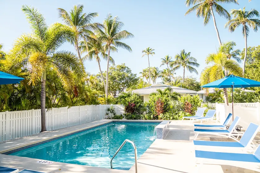 Charming 2BR cottage in prime keys location w/pool - Image 1
