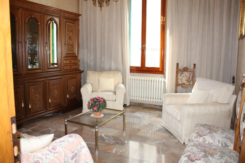 Elide House - Image 1